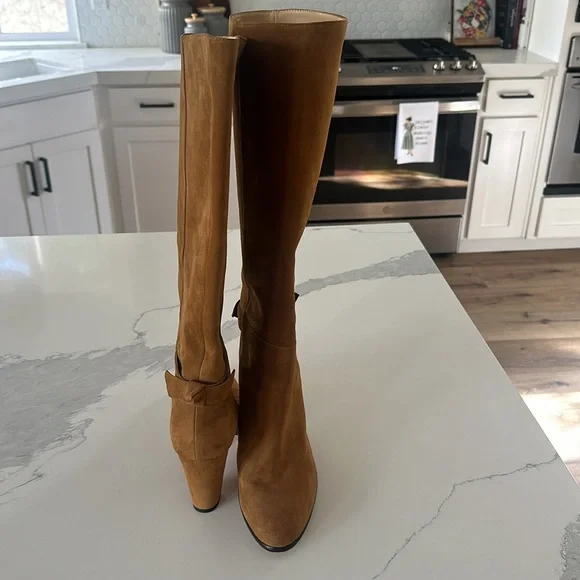 Beautiful Boots . Women’s boots only worn 1 time . Mostly in doors. - Picture 5 of 9